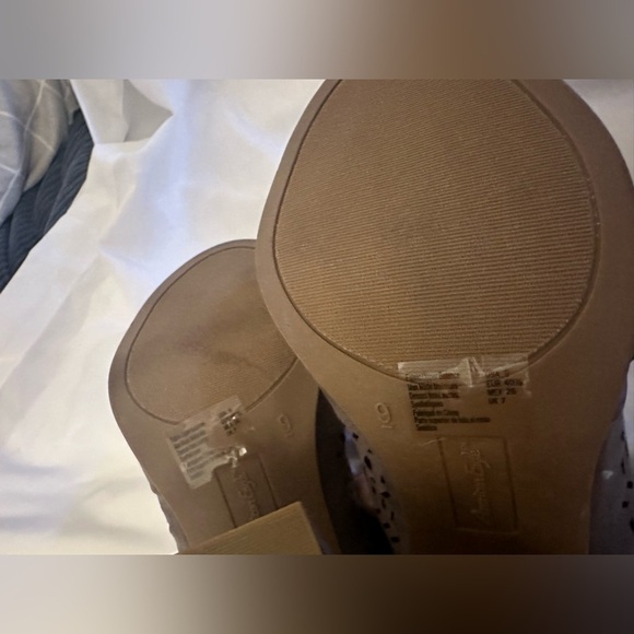 American Eagle grey suede straps open toe sandals - Picture 3 of 8